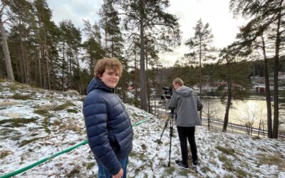 August praktiserar i kontrollrummet på Kärleken flyttar in