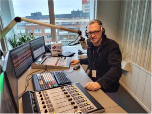 Jörgen i studion på Skärgårdsradion
