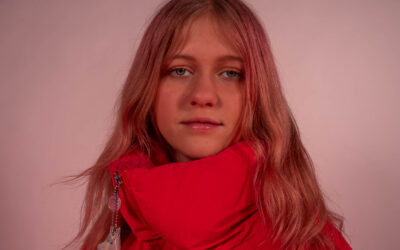 Porträtt på låtskrivaren Mikaela Mikki Schultz 